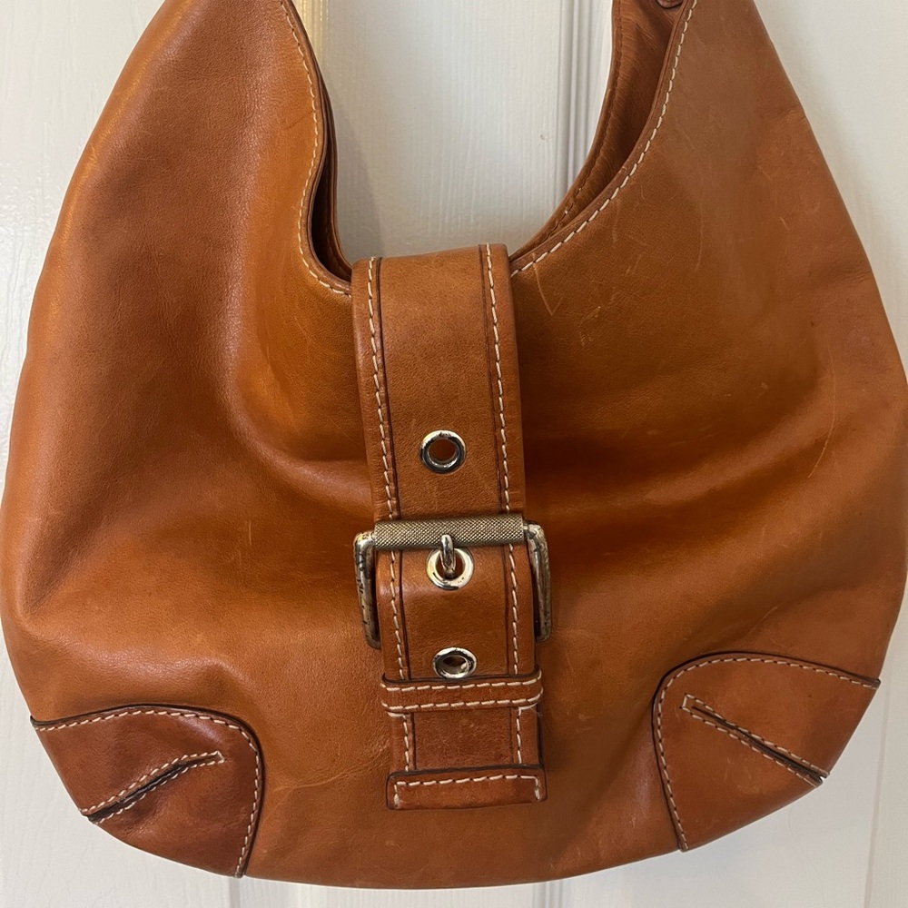 Michael Kors leather hobo bag with with silver hardware. In good used condition.